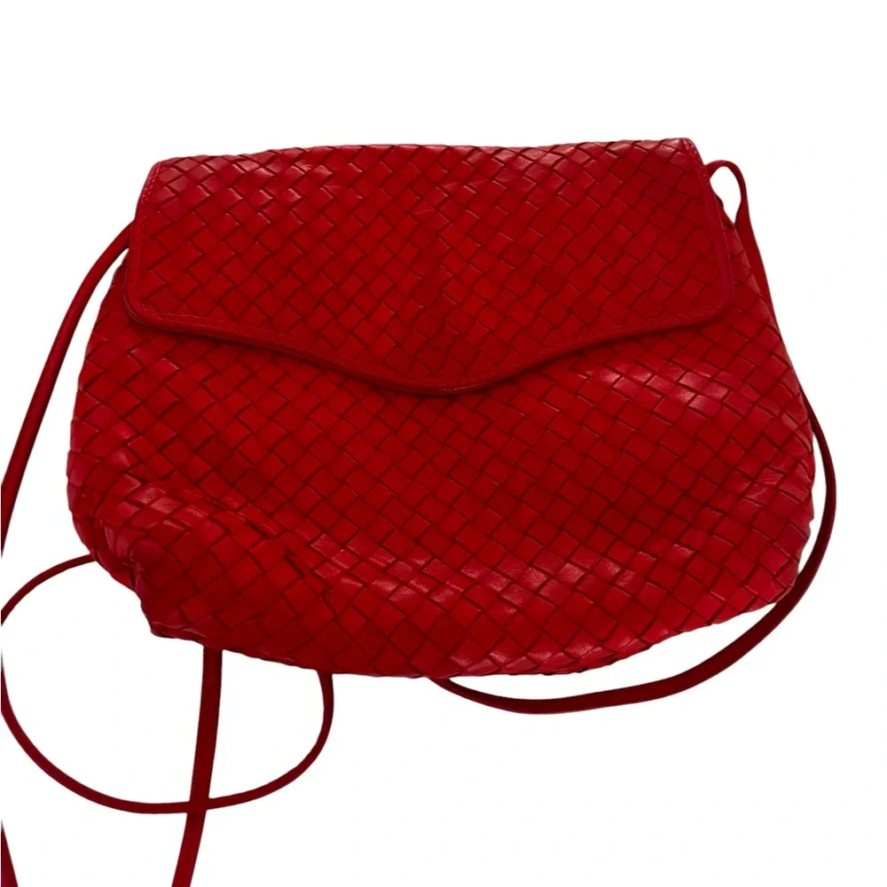 Vintage Pova Via Frattina woven leather shoulder bag in red. Gently worn.